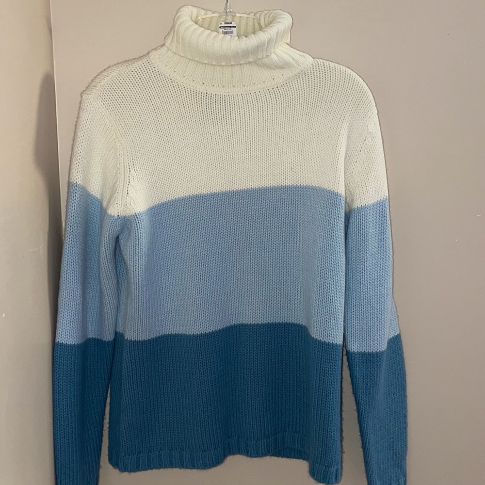 Cutest & Coziest white and blue sweater💙🤍